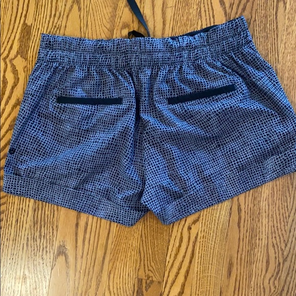 Lululemon size 10 shorts - Picture 5 of 7